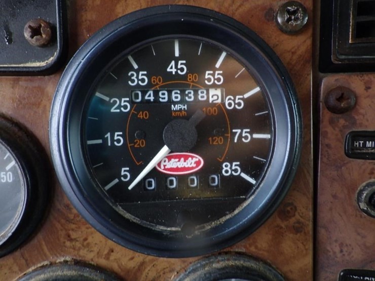 2007-peterbilt-335-image-27