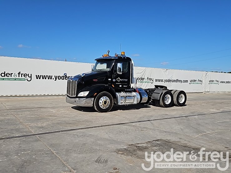 peterbilt-579-image-2