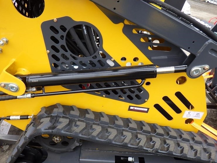 2026-sdlanch-ssl60-skid-steer-tracked-loader-image-7