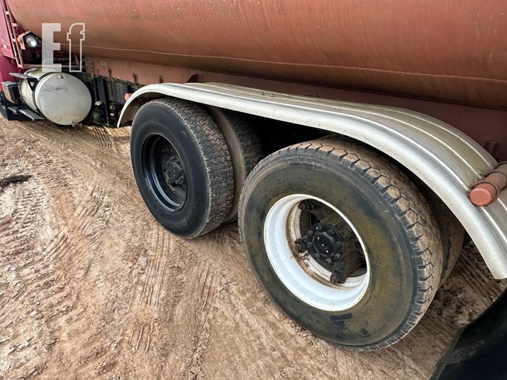 1900-white/gmc-fuel-truck-9618-image-13