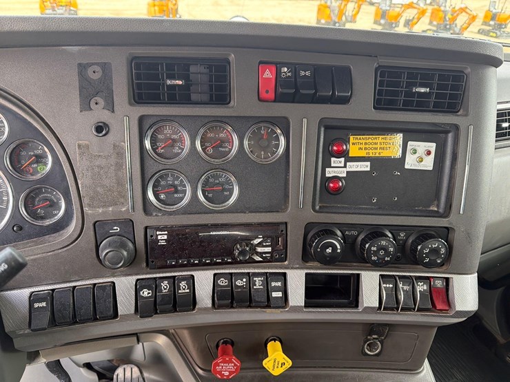 2015-kenworth-t880-image-32