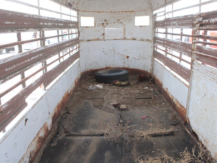 #3021-•-16ft-bumper-pull-livestock-trailer-image-15