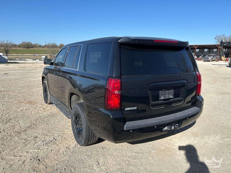 2017-chevrolet-tahoe-image-4