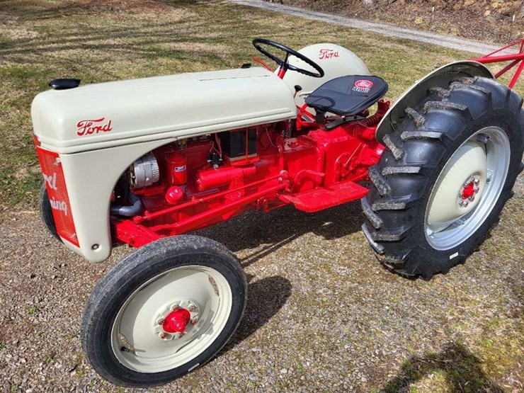 1951-ford-8n-image-2