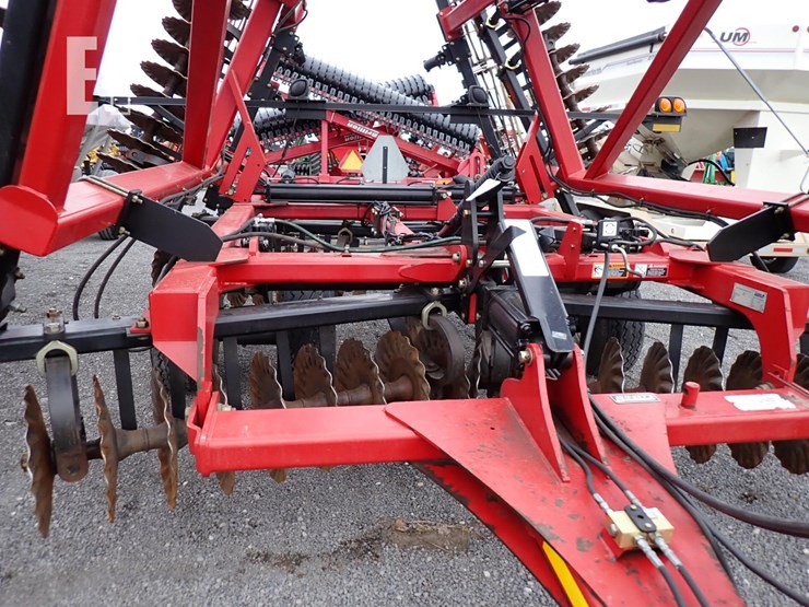 case-ih-330-image-4