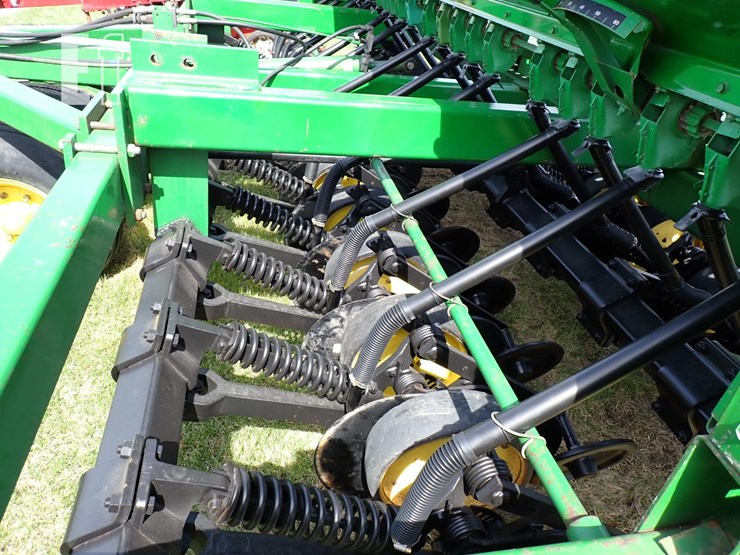 john-deere-750-image-12