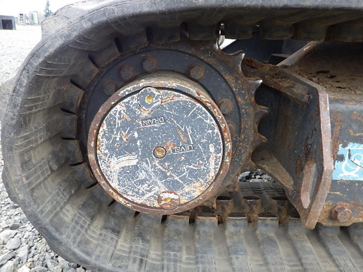 2020-deere-26g-image-33