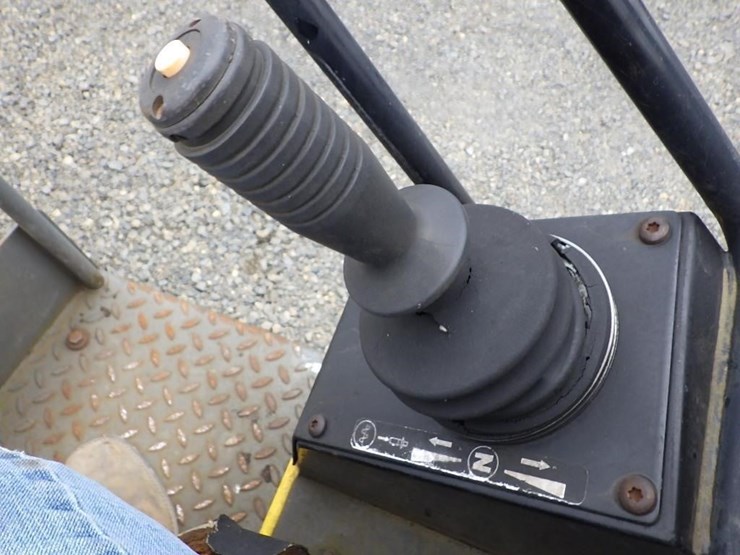 2010-wacker-neuson-rd27-120-image-25