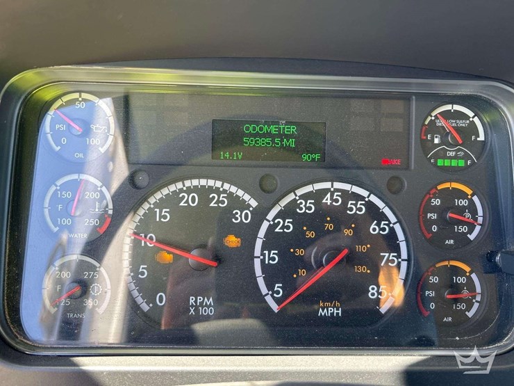 2018-freightliner-m2-106-image-13