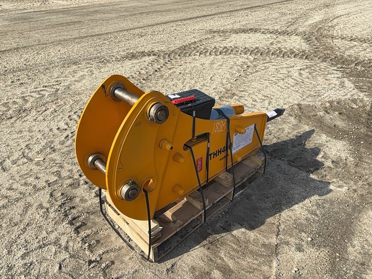 caterpillar-416-image-3