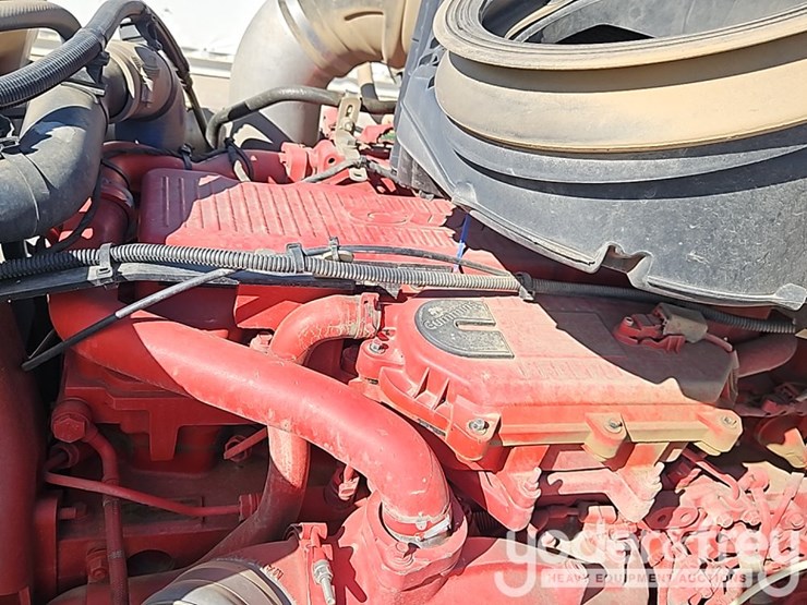 peterbilt-579-image-27