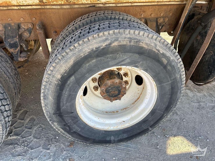 2004-mack-613-concrete-mixing-truck-image-31