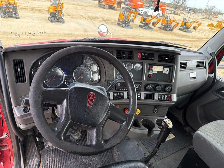 2015-kenworth-t880-image-31