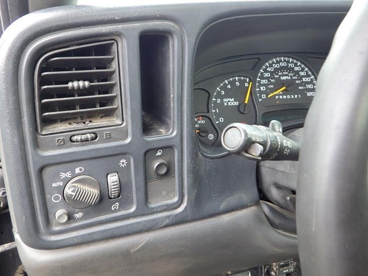 2006-chevrolet-silverado-2500hd-image-29