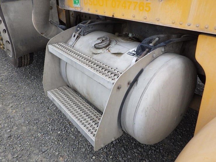 2006-peterbilt-357-image-16