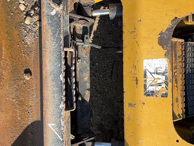 2017-caterpillar-272d2-xhp-image-10