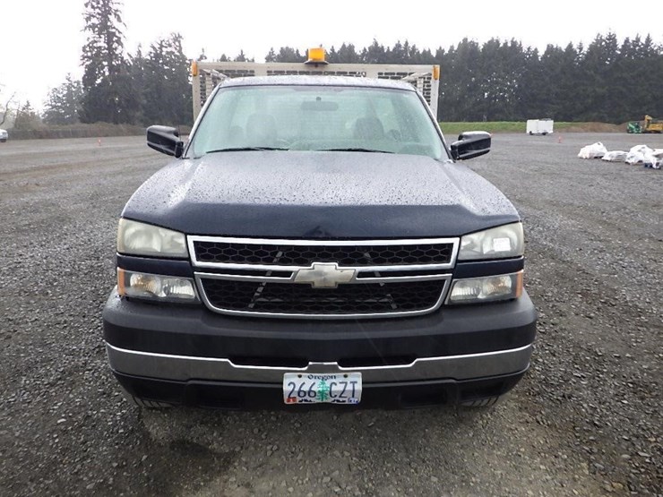 2006-chevrolet-silverado-2500hd-image-2