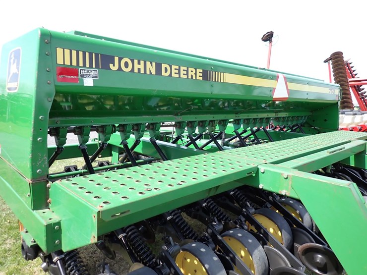 john-deere-750-image-11