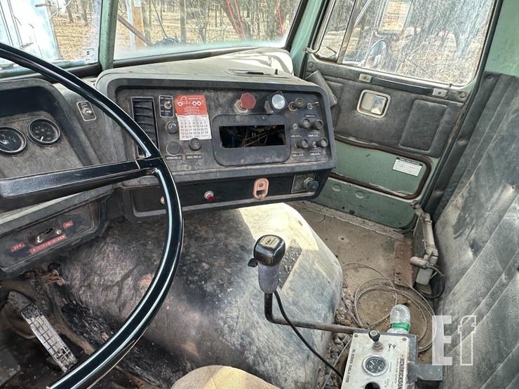 1900-white/gmc-fuel-truck-9618-image-17