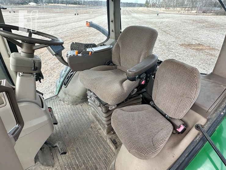 john-deere-8235r-image-15