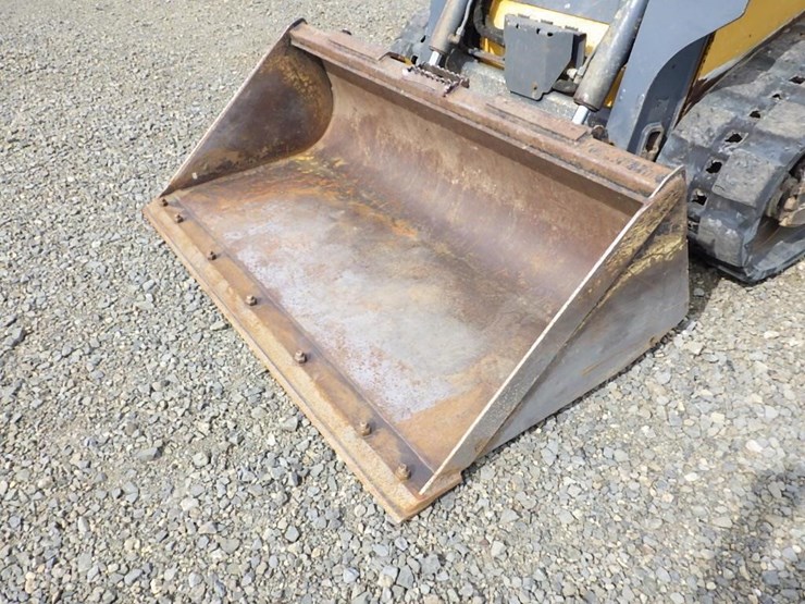 2017-deere-317g-image-12