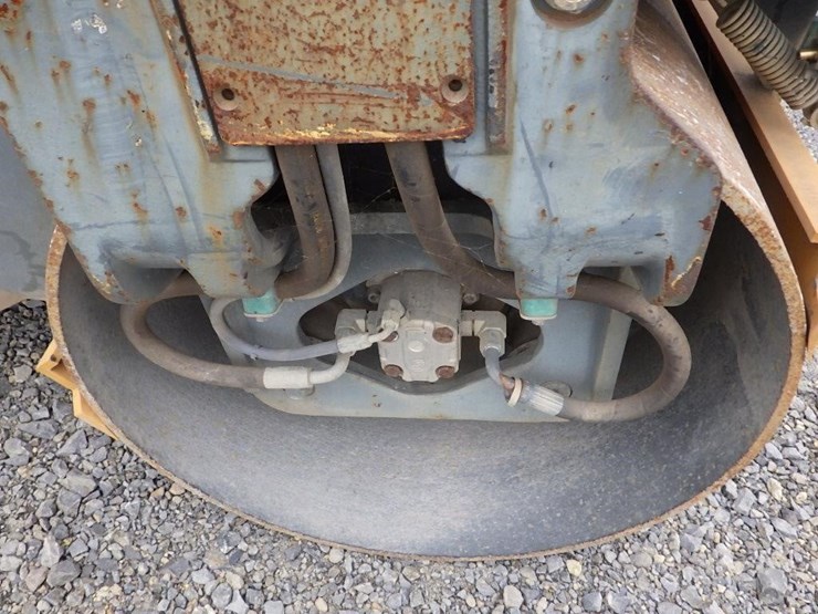 2010-wacker-neuson-rd27-120-image-12