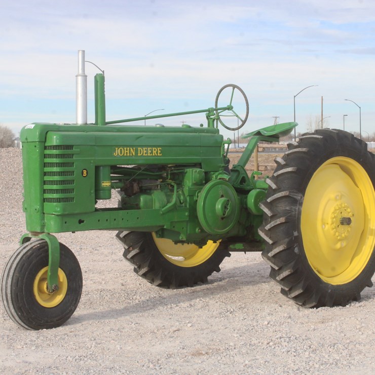 JOHN DEERE B