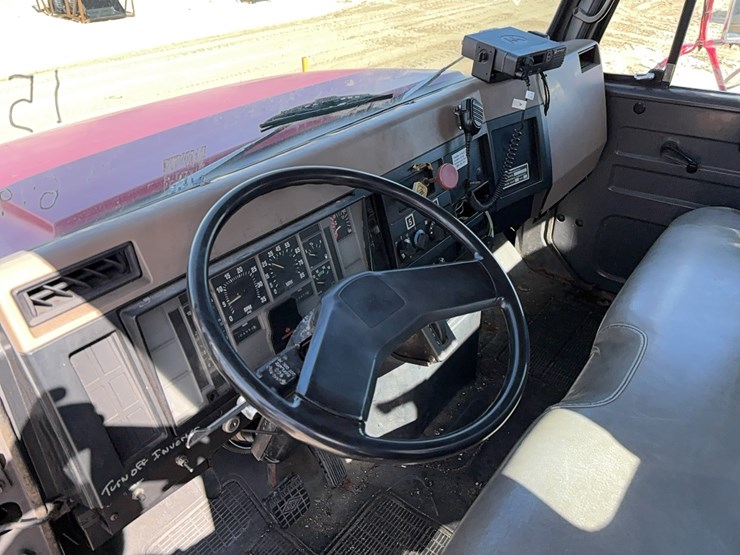 international-4700-image-10