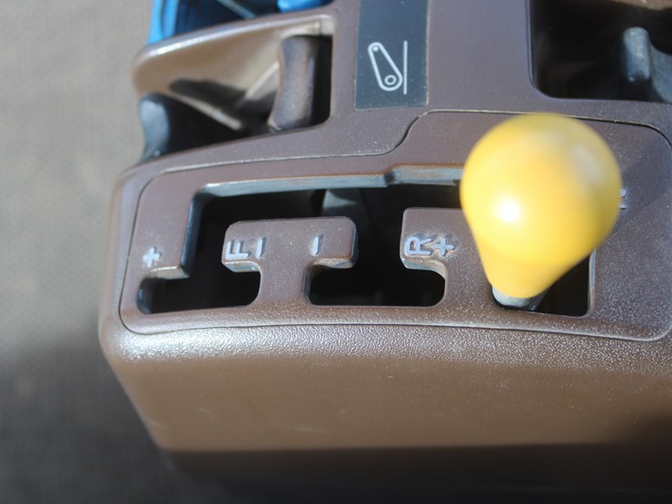 2009-john-deere-8330-image-83