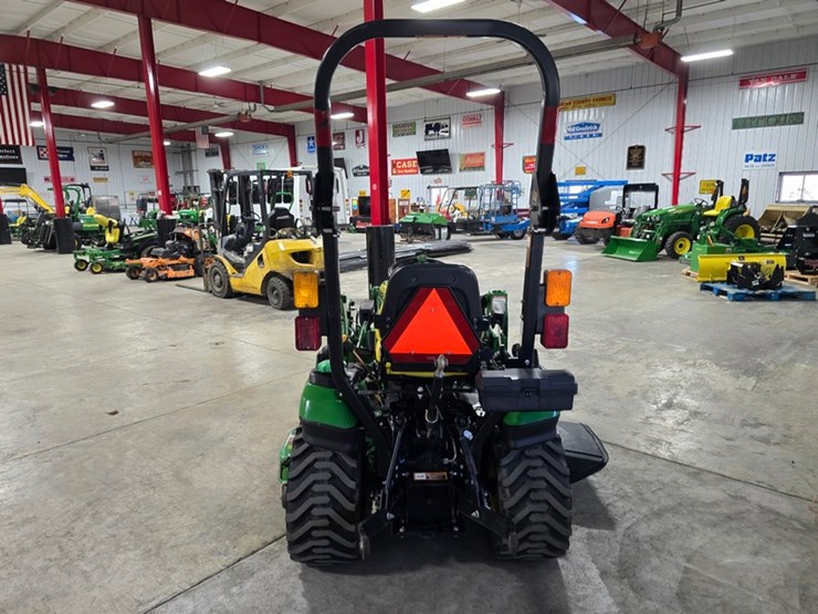 2014-john-deere-1025r-image-4
