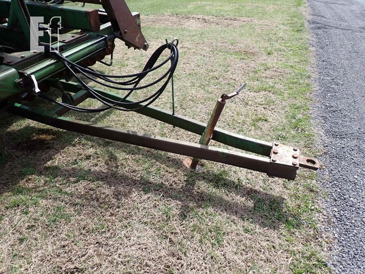 john-deere-230-image-3