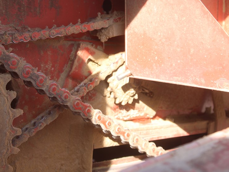 hesston-4600-image-21