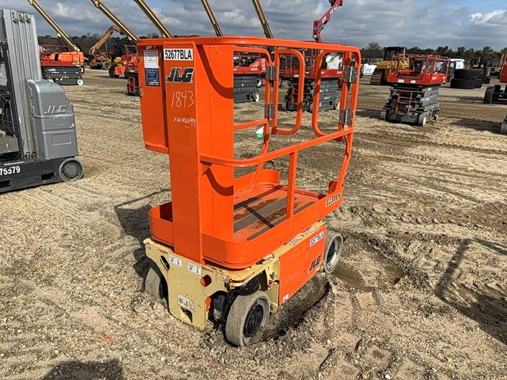 2017-jlg-1230es-image-1
