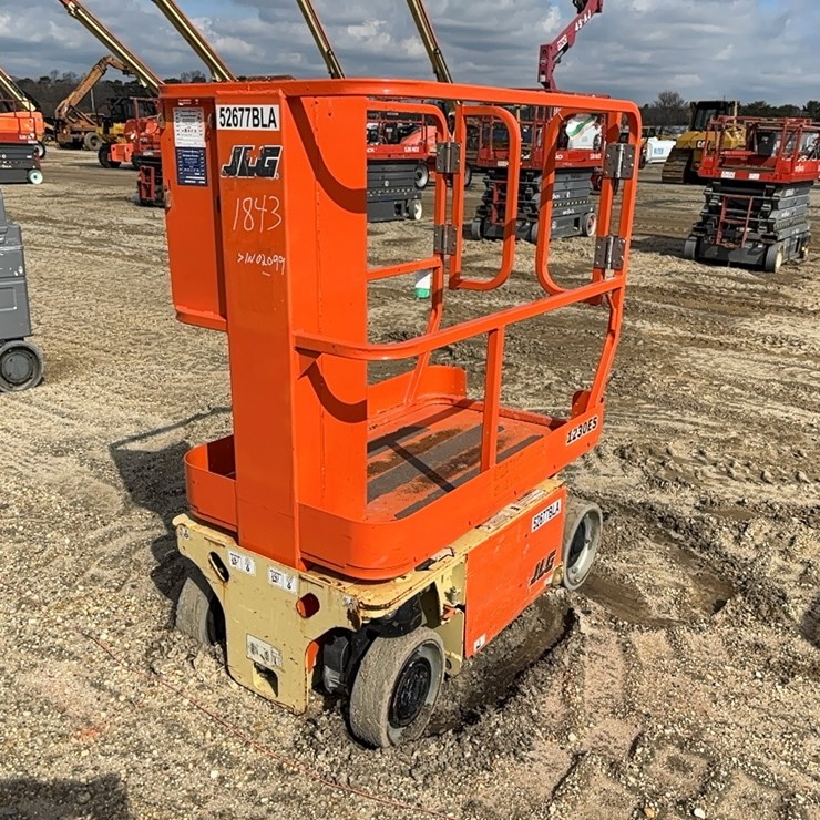 2017 JLG 1230ES