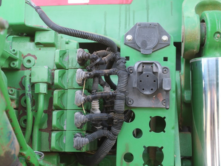 2009-john-deere-8330-image-37