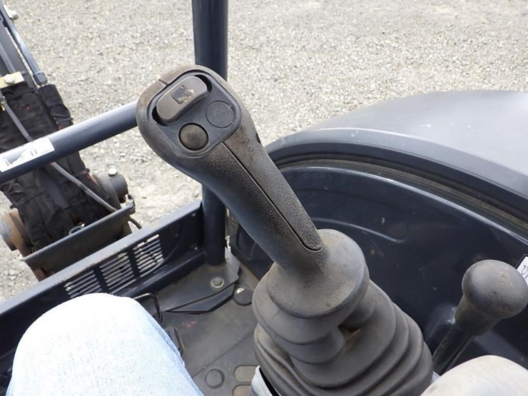 2020-deere-26g-image-40