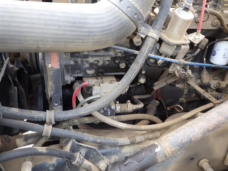 1996-freightliner-fl70-image-11