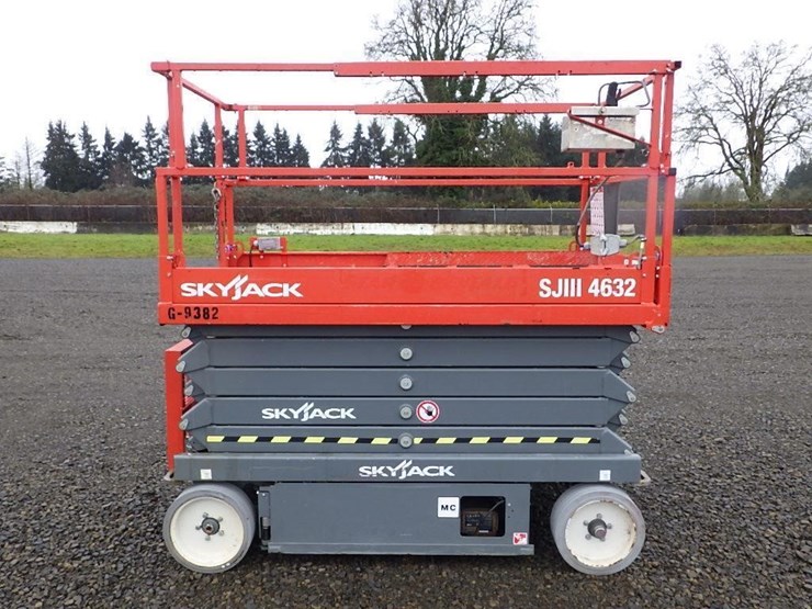 2017-skyjack-sj4632-scissor-lift-image-4