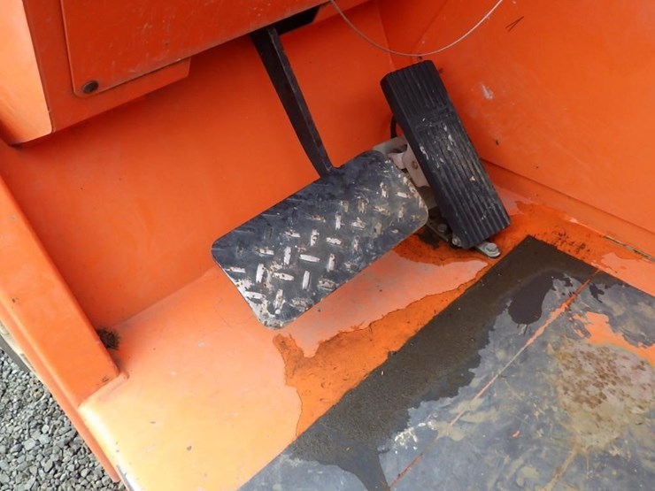 2015-jlg-8042-image-36