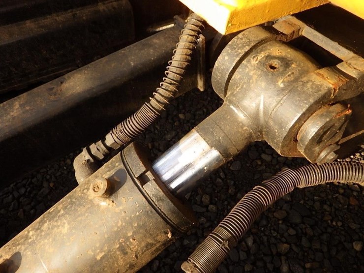 caterpillar-305.5-image-18