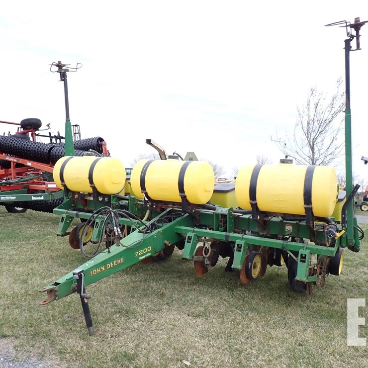 JOHN DEERE 7200