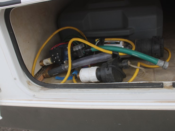 #3000-•-2007-palomino-ultra-lite-thoroughbred-f830re-30ft-camper-trailer-image-18