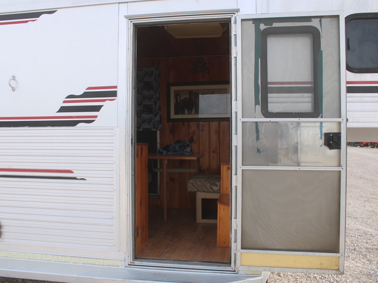 #3020-•-1995-soft-touch-horse-trailer-with-living-quarters-image-21