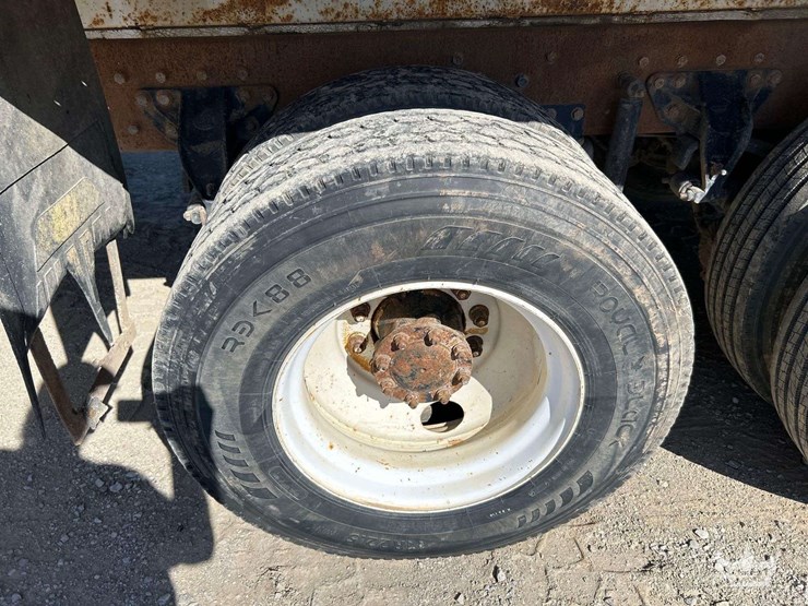 2004-mack-613-concrete-mixing-truck-image-28