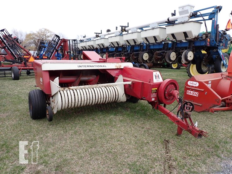 case-ih-4390-image-1