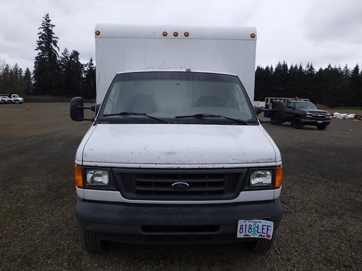 2004-ford-e350-image-2