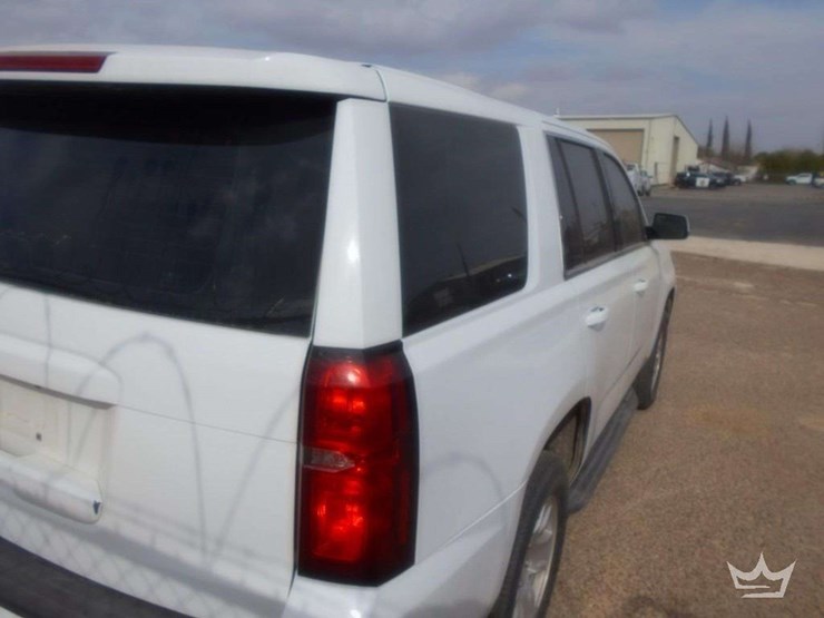 2017-chevrolet-tahoe-image-3