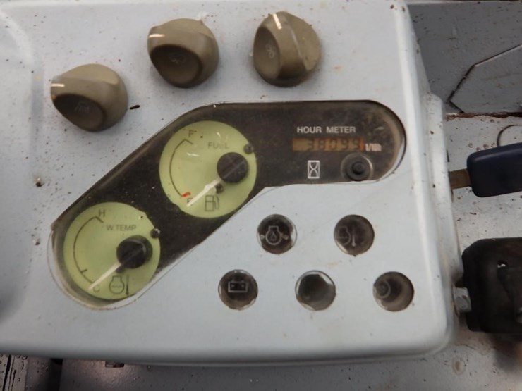 2013-yanmar-vio35-5b-image-41