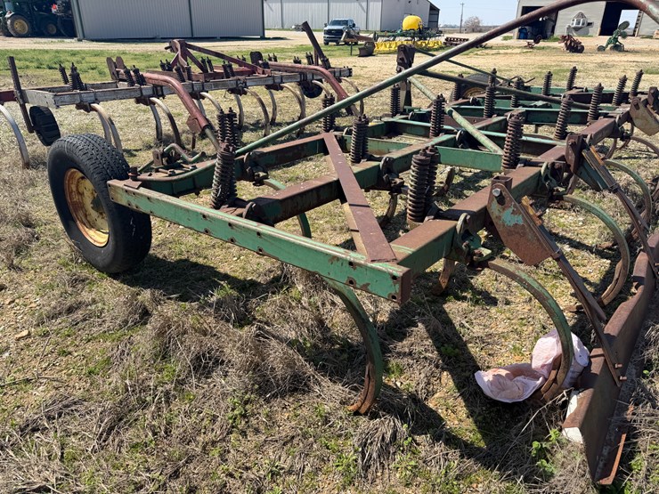 john-deere-100-image-25