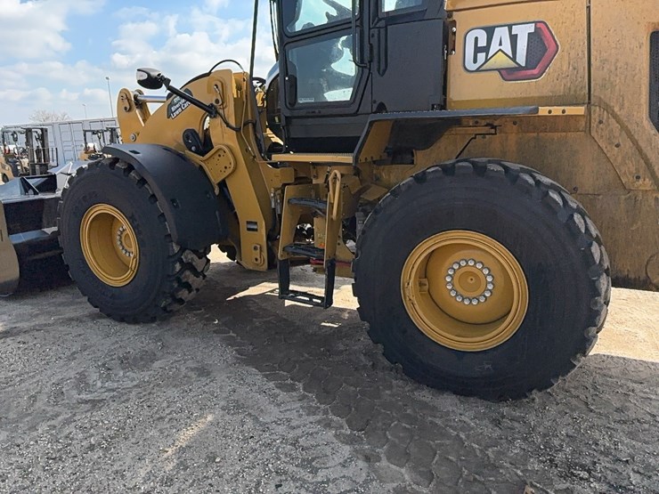 2025-caterpillar-926m-image-5